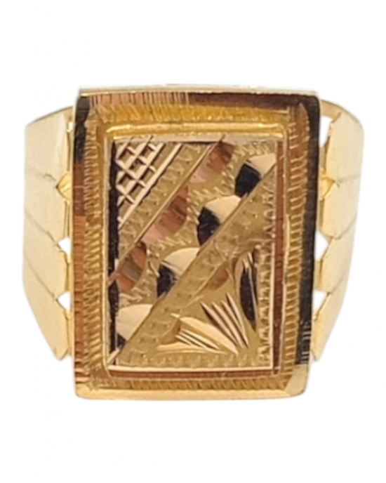 Gleaming Gold Gents Ring