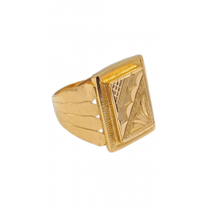 Gleaming Gold Gents Ring