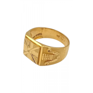 Captivating Gold Gents Ring