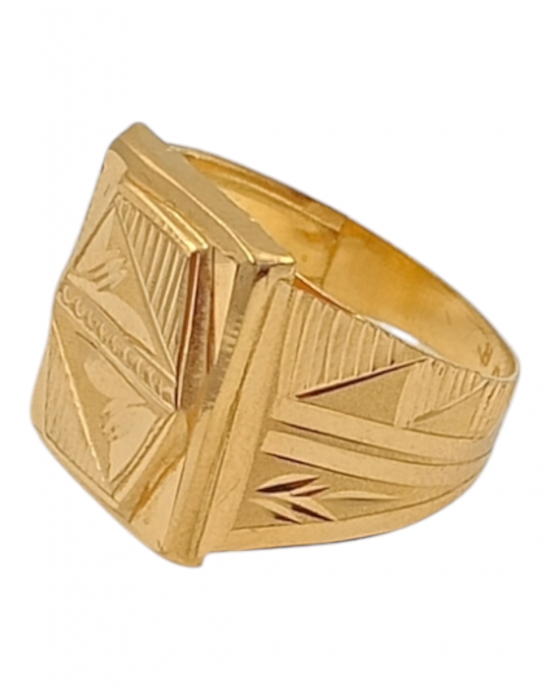 Graceful Radiant Gold Gents Ring