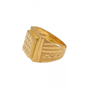 Lustrous Gold Gents Ring