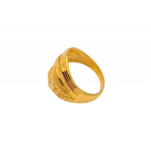 Bold Design Gold Ring