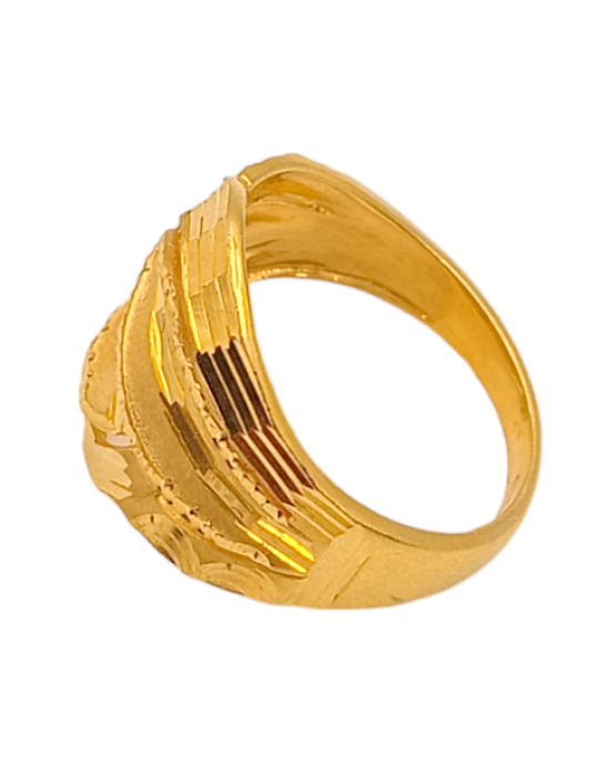 Bold Design Gold Ring