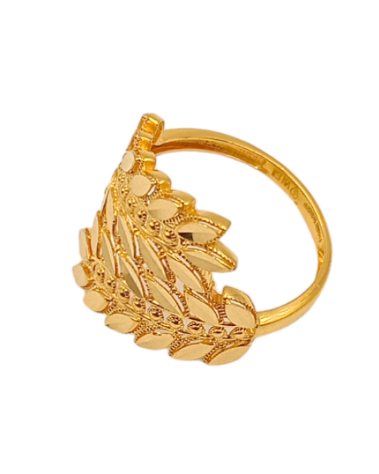 Elegant Leafy Gold Ring