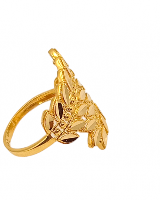 Elegant Leafy Gold Ring