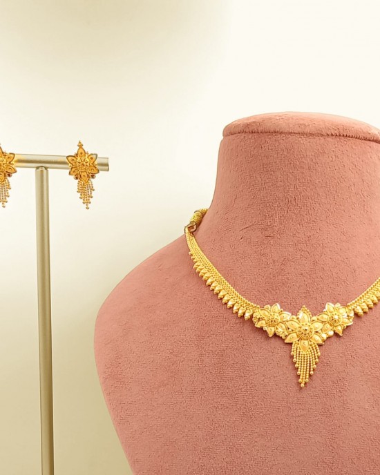 Golden Lotus Necklace Set