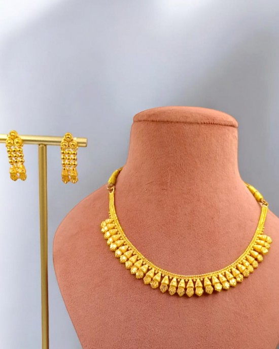 Intricate Floral Gold Necklace Set 