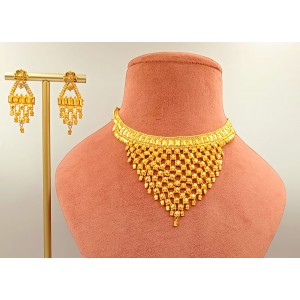 Striking Gold Necklace Set 