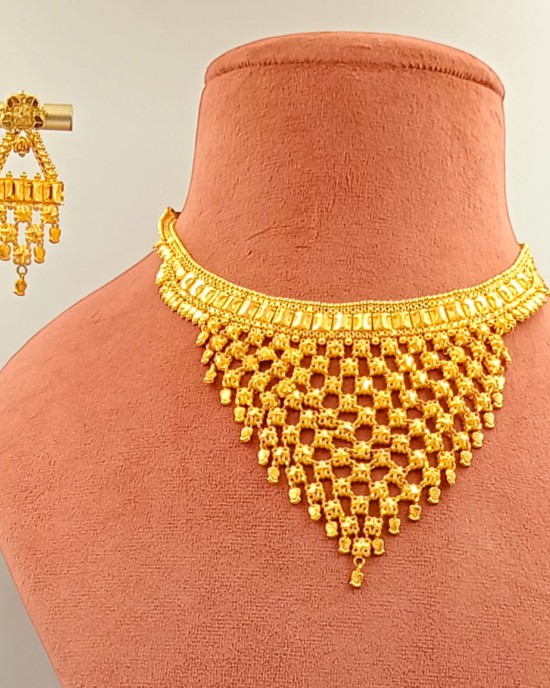 Striking Gold Necklace Set 