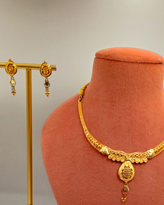 Radiant Gold Necklace Set 