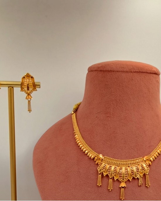 Brilliant Gold Necklace Set 