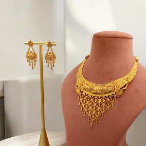 Graceful Gold Necklace Set 