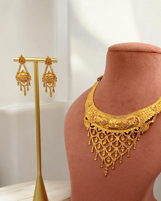 Graceful Gold Necklace Set 