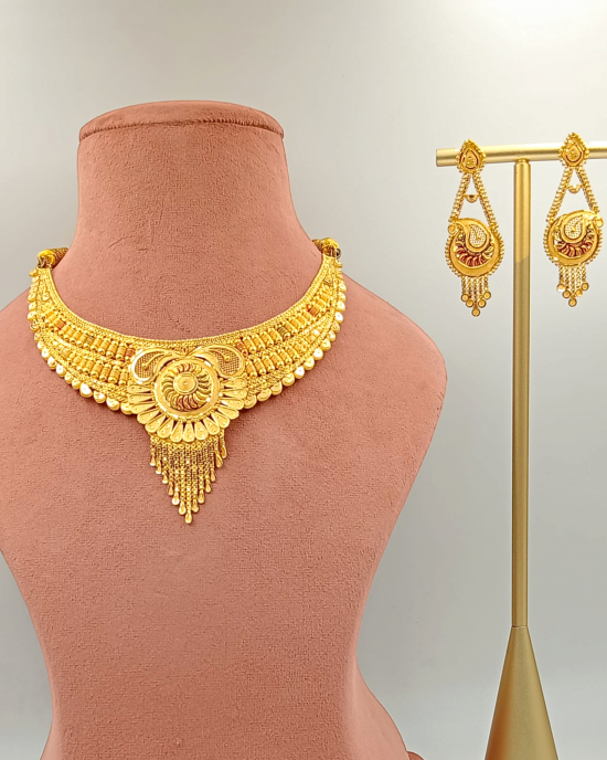 Elegant Gold Necklace Set 