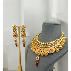 Graceful kundan Gold Neck Set