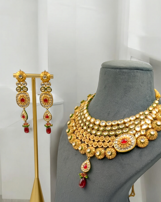 Graceful kundan Gold Neck Set