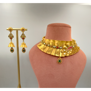 Bold Kundan Neck Set 