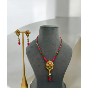 Leafy Kundan Pendant Set 