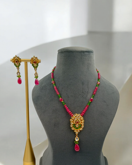 Leafy Kundan Pendant Set