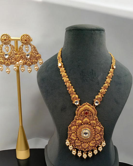 Charming Antique Long Kundan Set