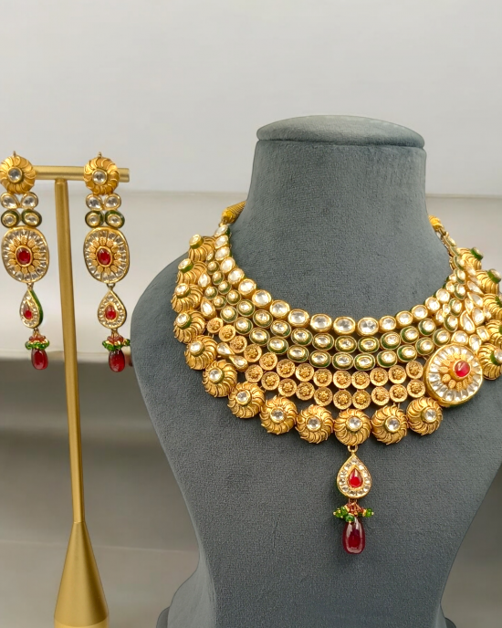 Graceful kundan Gold Neck Set