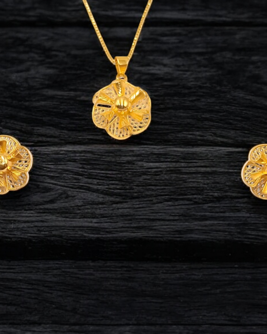 Sophisticated Cutwork Gold Pendant Set