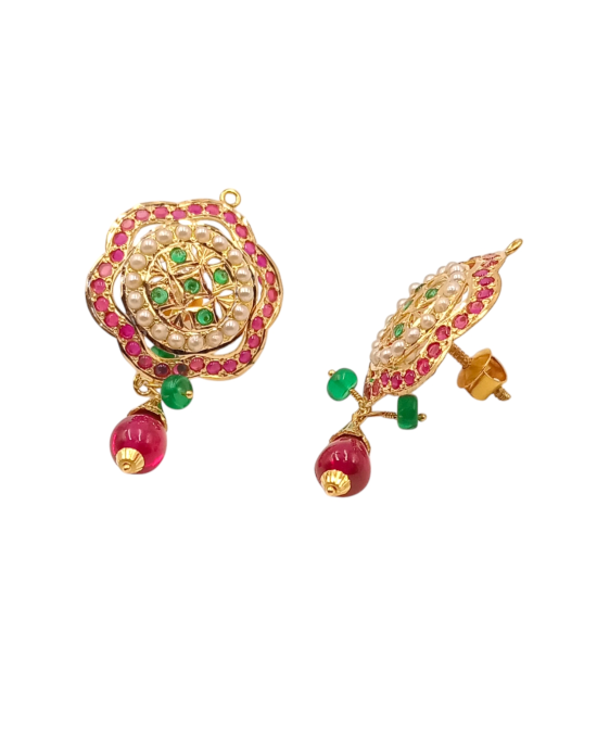 Regal Graceful Gold Jadau Pendant Set