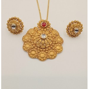 Kundan Pendant Set 