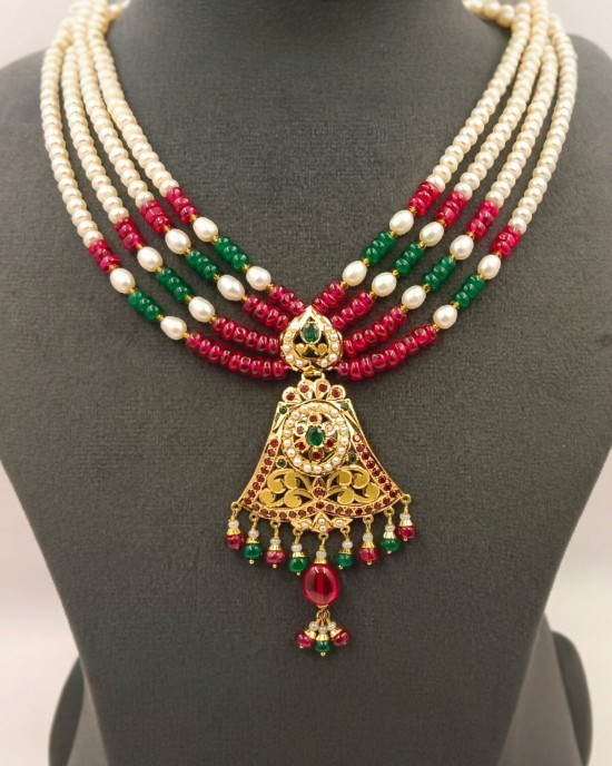 Graceful Gold Neck Set Jadau 