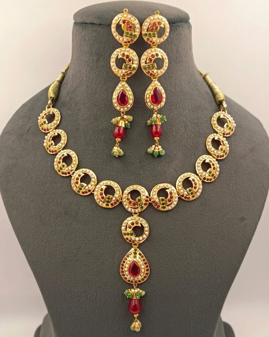 Exquisite Neck Set Jadau