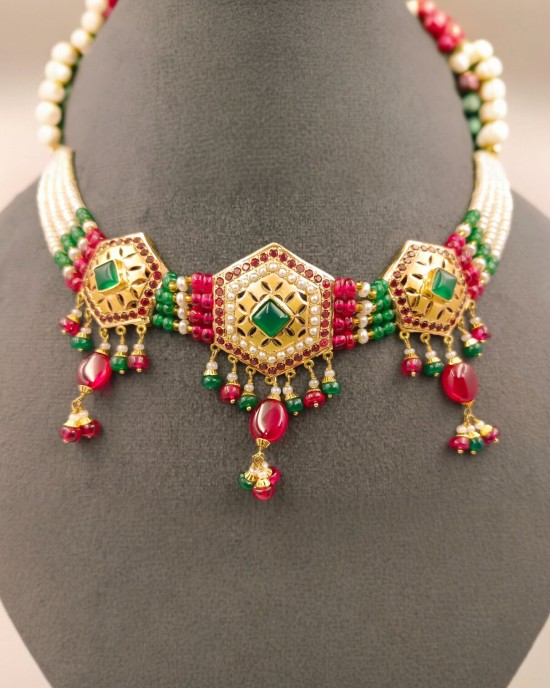 Stunning Choker Neck Set Jadau